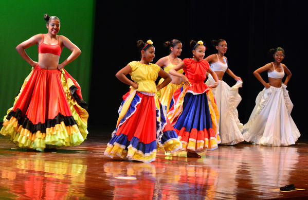  Festival Cultural Intercomunas EPM
 Festival Cultural Intercomunas EPM
Fecha: Julio 5  de 2013. Lugar: Teatro Pablo Tobón Uribe
Para descargar esta fotografía en alta resolución, haga clic sobre la imagen hasta que la misma se despliegue en la pantalla completa; luego dé clic derecho y elija la opción "guardar imagen como". 
En caso de publicación por cualquier medio, solicitamos acompañarla del crédito: "Cortesía EPM".
Palabras clave: Festival Cultural Intercomunas EPM