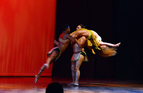  Festival Cultural Intercomunas EPM
 Festival Cultural Intercomunas EPM
Fecha: Julio 5  de 2013. Lugar: Teatro Pablo Tobón Uribe
Para descargar esta fotografía en alta resolución, haga clic sobre la imagen hasta que la misma se despliegue en la pantalla completa; luego dé clic derecho y elija la opción "guardar imagen como". 
En caso de publicación por cualquier medio, solicitamos acompañarla del crédito: "Cortesía EPM".
Palabras clave: Festival Cultural Intercomunas EPM