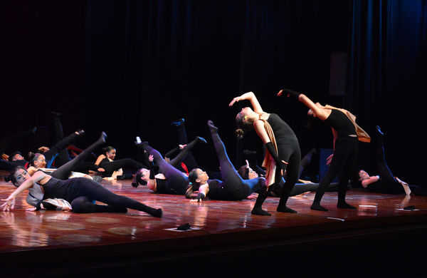  Festival Cultural Intercomunas EPM
 Festival Cultural Intercomunas EPM
Fecha: Julio 5  de 2013. Lugar: Teatro Pablo Tobón Uribe
Para descargar esta fotografía en alta resolución, haga clic sobre la imagen hasta que la misma se despliegue en la pantalla completa; luego dé clic derecho y elija la opción "guardar imagen como". 
En caso de publicación por cualquier medio, solicitamos acompañarla del crédito: "Cortesía EPM".
Palabras clave: Festival Cultural Intercomunas EPM