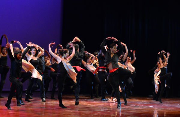  Festival Cultural Intercomunas EPM
 Festival Cultural Intercomunas EPM
Fecha: Julio 5  de 2013. Lugar: Teatro Pablo Tobón Uribe
Para descargar esta fotografía en alta resolución, haga clic sobre la imagen hasta que la misma se despliegue en la pantalla completa; luego dé clic derecho y elija la opción "guardar imagen como". 
En caso de publicación por cualquier medio, solicitamos acompañarla del crédito: "Cortesía EPM".
Palabras clave: Festival Cultural Intercomunas EPM