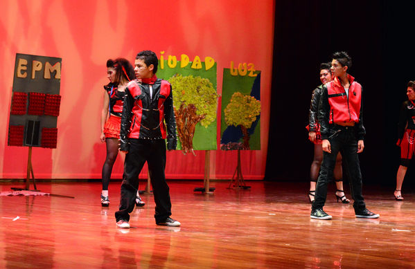 Festival Cultural Intercomunas EPM
 Festival Cultural Intercomunas EPM
Fecha: Julio 5  de 2013. Lugar: Teatro Pablo Tobón Uribe
Para descargar esta fotografía en alta resolución, haga clic sobre la imagen hasta que la misma se despliegue en la pantalla completa; luego dé clic derecho y elija la opción "guardar imagen como". 
En caso de publicación por cualquier medio, solicitamos acompañarla del crédito: "Cortesía EPM".
Palabras clave: Festival Cultural Intercomunas EPM