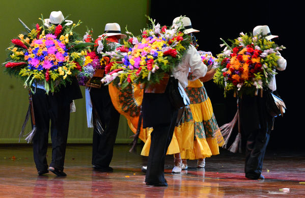 Festival Cultural Intercomunas EPM
 Festival Cultural Intercomunas EPM
Fecha: Julio 5  de 2013. Lugar: Teatro Pablo Tobón Uribe
Para descargar esta fotografía en alta resolución, haga clic sobre la imagen hasta que la misma se despliegue en la pantalla completa; luego dé clic derecho y elija la opción "guardar imagen como". 
En caso de publicación por cualquier medio, solicitamos acompañarla del crédito: "Cortesía EPM".
Palabras clave: Festival Cultural Intercomunas EPM