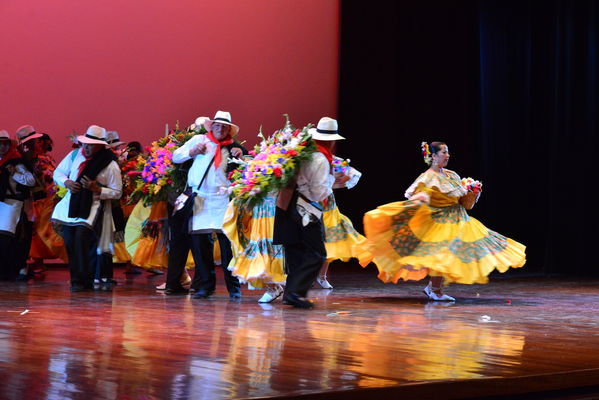 Festival Cultural Intercomunas EPM
 Festival Cultural Intercomunas EPM
Fecha: Julio 5  de 2013. Lugar: Teatro Pablo Tobón Uribe
Para descargar esta fotografía en alta resolución, haga clic sobre la imagen hasta que la misma se despliegue en la pantalla completa; luego dé clic derecho y elija la opción "guardar imagen como". 
En caso de publicación por cualquier medio, solicitamos acompañarla del crédito: "Cortesía EPM".
Palabras clave: Festival Cultural Intercomunas EPM