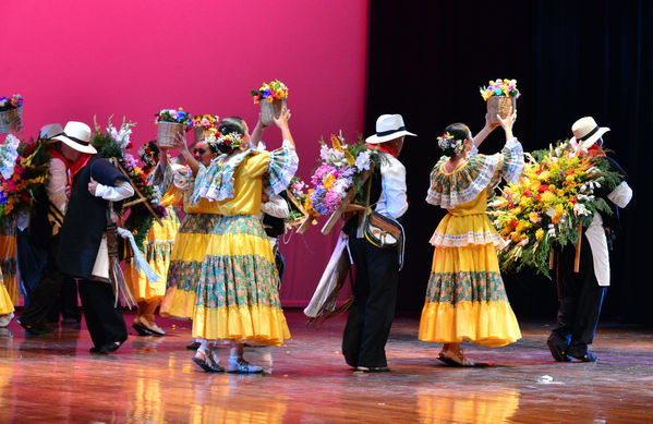 Festival Cultural Intercomunas EPM
 Festival Cultural Intercomunas EPM
Fecha: Julio 5  de 2013. Lugar: Teatro Pablo Tobón Uribe
Para descargar esta fotografía en alta resolución, haga clic sobre la imagen hasta que la misma se despliegue en la pantalla completa; luego dé clic derecho y elija la opción "guardar imagen como". 
En caso de publicación por cualquier medio, solicitamos acompañarla del crédito: "Cortesía EPM".
Palabras clave: Festival Cultural Intercomunas EPM