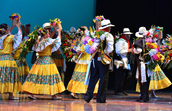 Festival Cultural Intercomunas EPM
 Festival Cultural Intercomunas EPM
Fecha: Julio 5  de 2013. Lugar: Teatro Pablo Tobón Uribe
Para descargar esta fotografía en alta resolución, haga clic sobre la imagen hasta que la misma se despliegue en la pantalla completa; luego dé clic derecho y elija la opción "guardar imagen como". 
En caso de publicación por cualquier medio, solicitamos acompañarla del crédito: "Cortesía EPM".
Palabras clave: Festival Cultural Intercomunas EPM