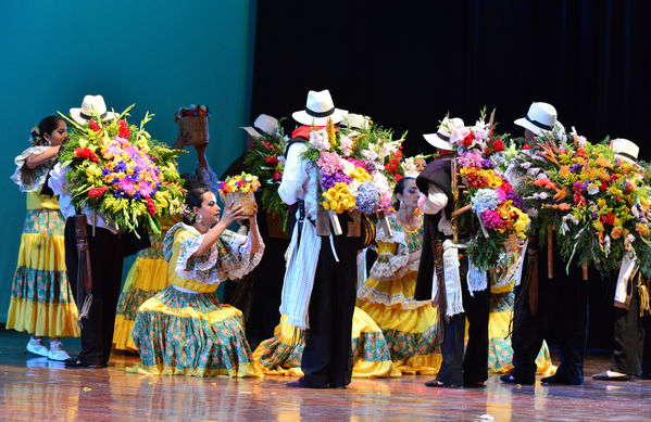 Festival Cultural Intercomunas EPM
 Festival Cultural Intercomunas EPM
Fecha: Julio 5  de 2013. Lugar: Teatro Pablo Tobón Uribe
Para descargar esta fotografía en alta resolución, haga clic sobre la imagen hasta que la misma se despliegue en la pantalla completa; luego dé clic derecho y elija la opción "guardar imagen como". 
En caso de publicación por cualquier medio, solicitamos acompañarla del crédito: "Cortesía EPM".
Palabras clave: Festival Cultural Intercomunas EPM