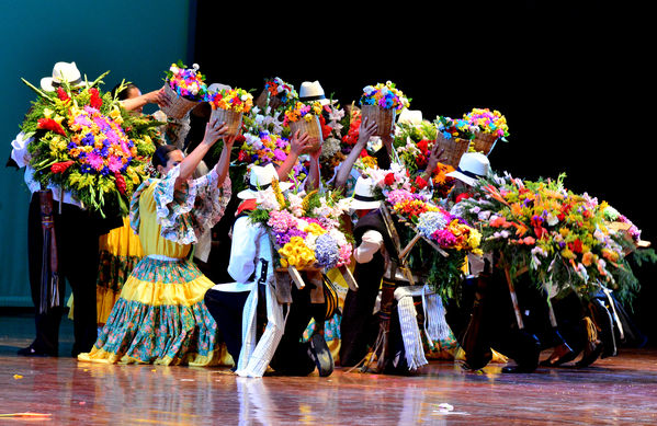 Festival Cultural Intercomunas EPM
 Festival Cultural Intercomunas EPM
Fecha: Julio 5  de 2013. Lugar: Teatro Pablo Tobón Uribe
Para descargar esta fotografía en alta resolución, haga clic sobre la imagen hasta que la misma se despliegue en la pantalla completa; luego dé clic derecho y elija la opción "guardar imagen como". 
En caso de publicación por cualquier medio, solicitamos acompañarla del crédito: "Cortesía EPM".
Palabras clave: Festival Cultural Intercomunas EPM