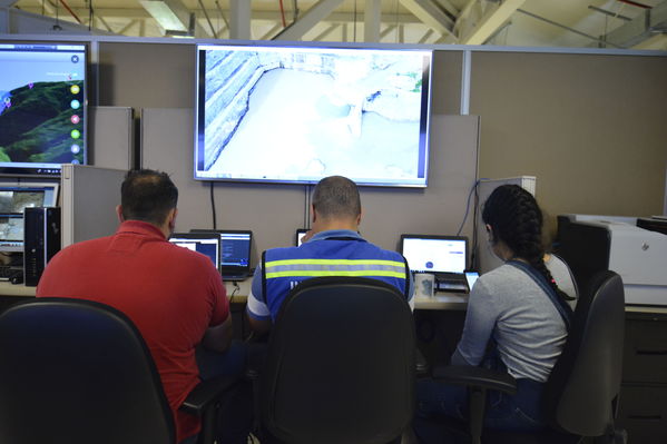 Centro de Monitoreo Técnico en Hidroituango 
Centro de Monitoreo Técnico en Hidroituango 
Fecha: Julio 6 2018.
Para descargar esta fotografía en alta resolución, haga clic sobre la imagen hasta que la misma se despliegue en la pantalla completa; luego dé clic derecho y elija la opción "guardar imagen como". 
En caso de publicación por cualquier medio, solicitamos acompañarla del crédito: "Foto EPM"
Palabras clave: Centro de Monitoreo Técnico en Hidroituango