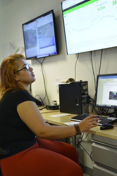 Centro de Monitoreo Técnico en Hidroituango 
Centro de Monitoreo Técnico en Hidroituango 
Fecha: Julio 6 2018.
Para descargar esta fotografía en alta resolución, haga clic sobre la imagen hasta que la misma se despliegue en la pantalla completa; luego dé clic derecho y elija la opción "guardar imagen como". 
En caso de publicación por cualquier medio, solicitamos acompañarla del crédito: "Foto EPM"
Palabras clave: Centro de Monitoreo Técnico en Hidroituango