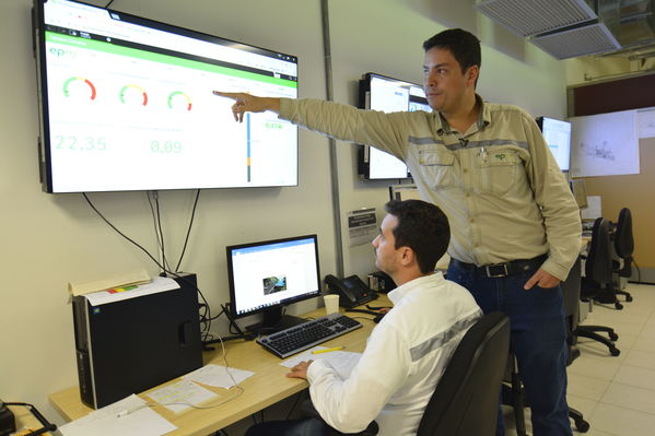 Centro de Monitoreo Técnico en Hidroituango 
Centro de Monitoreo Técnico en Hidroituango 
Fecha: Julio 6 2018.
Para descargar esta fotografía en alta resolución, haga clic sobre la imagen hasta que la misma se despliegue en la pantalla completa; luego dé clic derecho y elija la opción "guardar imagen como". 
En caso de publicación por cualquier medio, solicitamos acompañarla del crédito: "Foto EPM"
Palabras clave: Centro de Monitoreo Técnico en Hidroituango