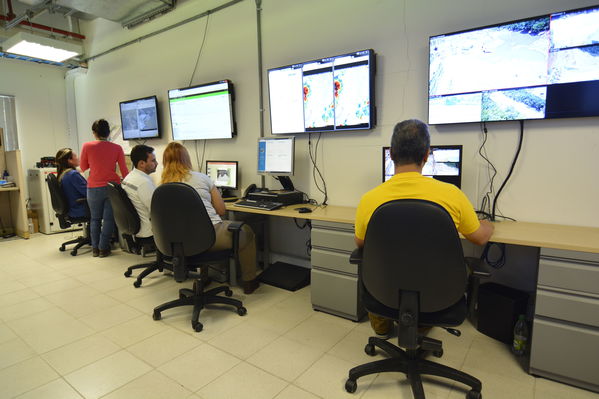 Centro de Monitoreo Técnico en Hidroituango 
Centro de Monitoreo Técnico en Hidroituango 
Fecha: Julio 6 2018.
Para descargar esta fotografía en alta resolución, haga clic sobre la imagen hasta que la misma se despliegue en la pantalla completa; luego dé clic derecho y elija la opción "guardar imagen como". 
En caso de publicación por cualquier medio, solicitamos acompañarla del crédito: "Foto EPM"
Palabras clave: Centro de Monitoreo Técnico en Hidroituango