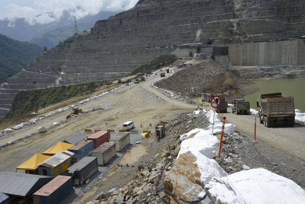 Trabajos y avances en la construcción de la Presa
Trabajos y avances en la construcción de la Presa
Fecha: Julio 6 2018.
Para descargar esta fotografía en alta resolución, haga clic sobre la imagen hasta que la misma se despliegue en la pantalla completa; luego dé clic derecho y elija la opción "guardar imagen como". 
En caso de publicación por cualquier medio, solicitamos acompañarla del crédito: "Foto EPM"
Palabras clave: Trabajos y avances en la construcción de la Presa