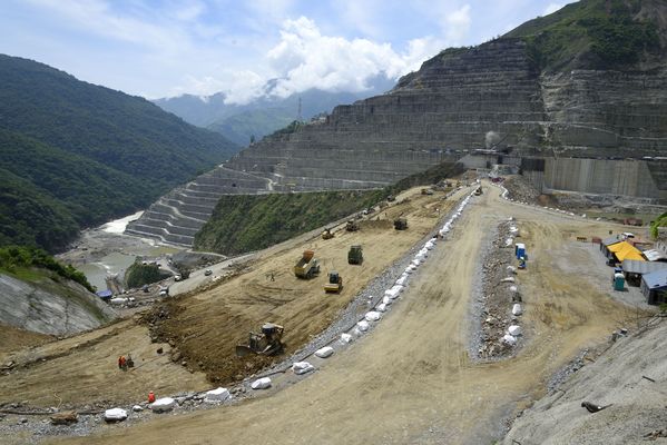 Trabajos y avances en la construcción de la Presa
Trabajos y avances en la construcción de la Presa
Fecha: Julio 6 2018.
Para descargar esta fotografía en alta resolución, haga clic sobre la imagen hasta que la misma se despliegue en la pantalla completa; luego dé clic derecho y elija la opción "guardar imagen como". 
En caso de publicación por cualquier medio, solicitamos acompañarla del crédito: "Foto EPM"
Palabras clave: Trabajos y avances en la construcción de la Presa