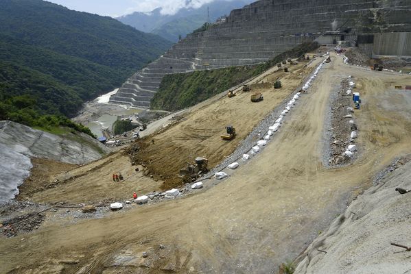 Trabajos y avances en la construcción de la Presa
Trabajos y avances en la construcción de la Presa
Fecha: Julio 6 2018.
Para descargar esta fotografía en alta resolución, haga clic sobre la imagen hasta que la misma se despliegue en la pantalla completa; luego dé clic derecho y elija la opción "guardar imagen como". 
En caso de publicación por cualquier medio, solicitamos acompañarla del crédito: "Foto EPM"
Palabras clave: Trabajos y avances en la construcción de la Presa