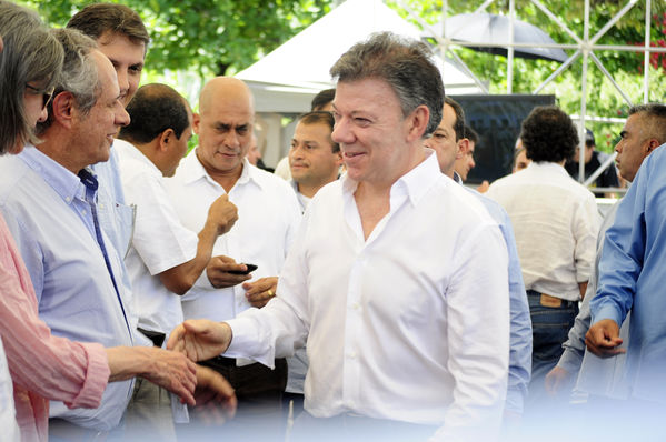 Inauguración del Gas Natural en el Occidente Antioqueño
Inauguración del Gas Natural en el Occidente Antioqueño
Fecha: Julio 9  de 2013. Lugar: Santa Fe de Antioquia
Para descargar esta fotografía en alta resolución, haga clic sobre la imagen hasta que la misma se despliegue en la pantalla completa; luego dé clic derecho y elija la opción "guardar imagen como". 
En caso de publicación por cualquier medio, solicitamos acompañarla del crédito: "Cortesía EPM".
Palabras clave: Inauguración Gas Natural Occidente Antioqueño