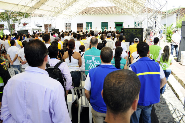 Inauguración del Gas Natural en el Occidente Antioqueño
Inauguración del Gas Natural en el Occidente Antioqueño
Fecha: Julio 9  de 2013. Lugar: Santa Fe de Antioquia
Para descargar esta fotografía en alta resolución, haga clic sobre la imagen hasta que la misma se despliegue en la pantalla completa; luego dé clic derecho y elija la opción "guardar imagen como". 
En caso de publicación por cualquier medio, solicitamos acompañarla del crédito: "Cortesía EPM".
Palabras clave: Inauguración Gas Natural Occidente Antioqueño