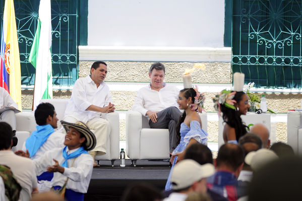 Inauguración del Gas Natural en el Occidente Antioqueño
Inauguración del Gas Natural en el Occidente Antioqueño
Fecha: Julio 9  de 2013. Lugar: Santa Fe de Antioquia
Para descargar esta fotografía en alta resolución, haga clic sobre la imagen hasta que la misma se despliegue en la pantalla completa; luego dé clic derecho y elija la opción "guardar imagen como". 
En caso de publicación por cualquier medio, solicitamos acompañarla del crédito: "Cortesía EPM".
Palabras clave: Inauguración Gas Natural Occidente Antioqueño
