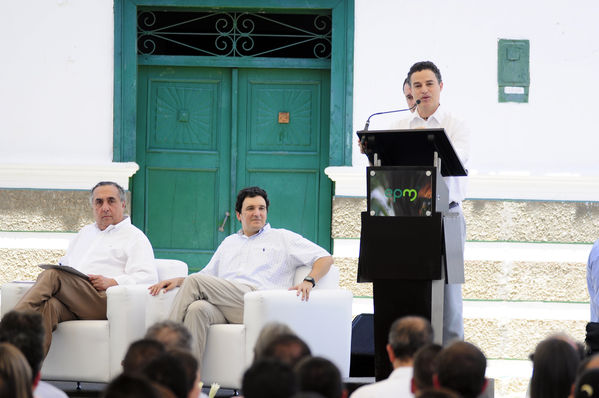 Inauguración del Gas Natural en el Occidente Antioqueño
Inauguración del Gas Natural en el Occidente Antioqueño
Fecha: Julio 9  de 2013. Lugar: Santa Fe de Antioquia
Para descargar esta fotografía en alta resolución, haga clic sobre la imagen hasta que la misma se despliegue en la pantalla completa; luego dé clic derecho y elija la opción "guardar imagen como". 
En caso de publicación por cualquier medio, solicitamos acompañarla del crédito: "Cortesía EPM".
Palabras clave: Inauguración Gas Natural Occidente Antioqueño