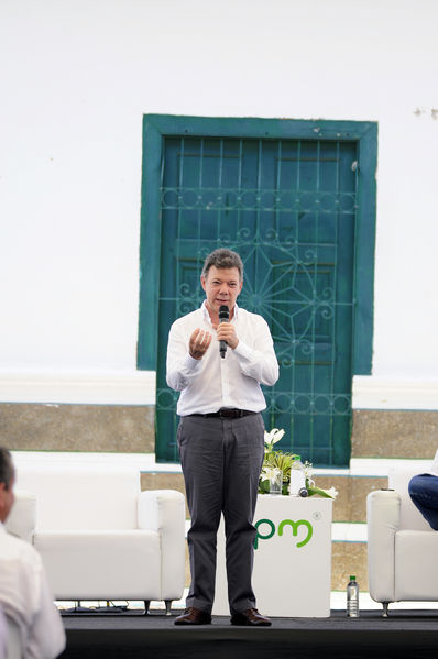 Inauguración del Gas Natural en el Occidente Antioqueño
Inauguración del Gas Natural en el Occidente Antioqueño
Fecha: Julio 9  de 2013. Lugar: Santa Fe de Antioquia
Para descargar esta fotografía en alta resolución, haga clic sobre la imagen hasta que la misma se despliegue en la pantalla completa; luego dé clic derecho y elija la opción "guardar imagen como". 
En caso de publicación por cualquier medio, solicitamos acompañarla del crédito: "Cortesía EPM".
Palabras clave: Inauguración Gas Natural Occidente Antioqueño