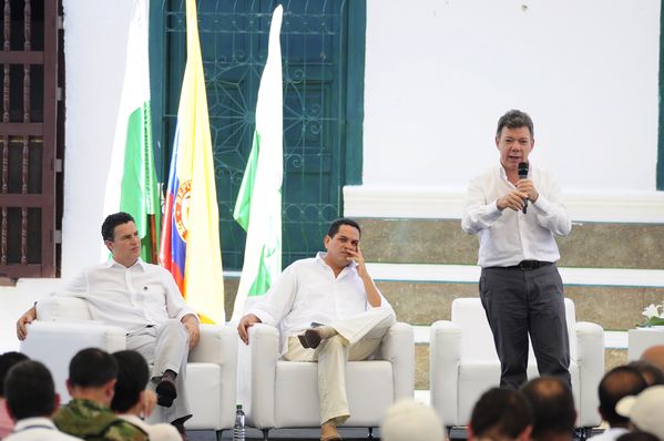 Inauguración del Gas Natural en el Occidente Antioqueño
Inauguración del Gas Natural en el Occidente Antioqueño
Fecha: Julio 9  de 2013. Lugar: Santa Fe de Antioquia
Para descargar esta fotografía en alta resolución, haga clic sobre la imagen hasta que la misma se despliegue en la pantalla completa; luego dé clic derecho y elija la opción "guardar imagen como". 
En caso de publicación por cualquier medio, solicitamos acompañarla del crédito: "Cortesía EPM".
Palabras clave: Inauguración Gas Natural Occidente Antioqueño