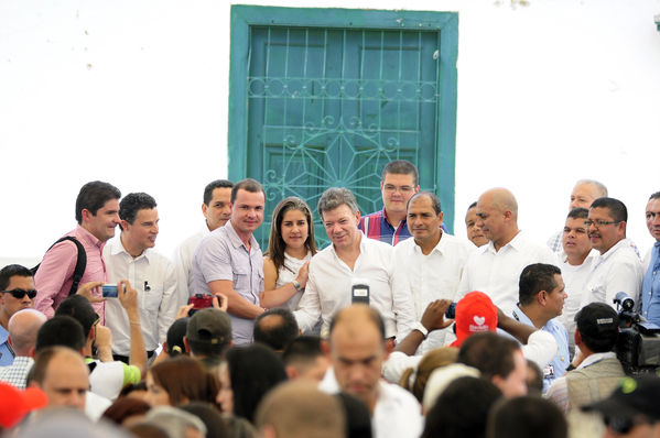 Inauguración del Gas Natural en el Occidente Antioqueño
Inauguración del Gas Natural en el Occidente Antioqueño
Fecha: Julio 9  de 2013. Lugar: Santa Fe de Antioquia
Para descargar esta fotografía en alta resolución, haga clic sobre la imagen hasta que la misma se despliegue en la pantalla completa; luego dé clic derecho y elija la opción "guardar imagen como". 
En caso de publicación por cualquier medio, solicitamos acompañarla del crédito: "Cortesía EPM".
Palabras clave: Inauguración Gas Natural Occidente Antioqueño