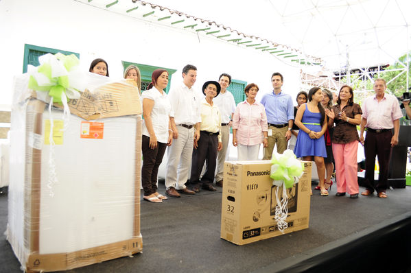 Inauguración del Gas Natural en el Occidente Antioqueño
Inauguración del Gas Natural en el Occidente Antioqueño
Fecha: Julio 9  de 2013. Lugar: Santa Fe de Antioquia
Para descargar esta fotografía en alta resolución, haga clic sobre la imagen hasta que la misma se despliegue en la pantalla completa; luego dé clic derecho y elija la opción "guardar imagen como". 
En caso de publicación por cualquier medio, solicitamos acompañarla del crédito: "Cortesía EPM".
Palabras clave: Inauguración Gas Natural Occidente Antioqueño