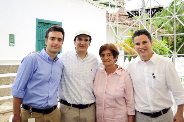 Inauguración del Gas Natural en el Occidente Antioqueño
Inauguración del Gas Natural en el Occidente Antioqueño
Fecha: Julio 9  de 2013. Lugar: Santa Fe de Antioquia
Para descargar esta fotografía en alta resolución, haga clic sobre la imagen hasta que la misma se despliegue en la pantalla completa; luego dé clic derecho y elija la opción "guardar imagen como". 
En caso de publicación por cualquier medio, solicitamos acompañarla del crédito: "Cortesía EPM".
Palabras clave: Inauguración Gas Natural Occidente Antioqueño