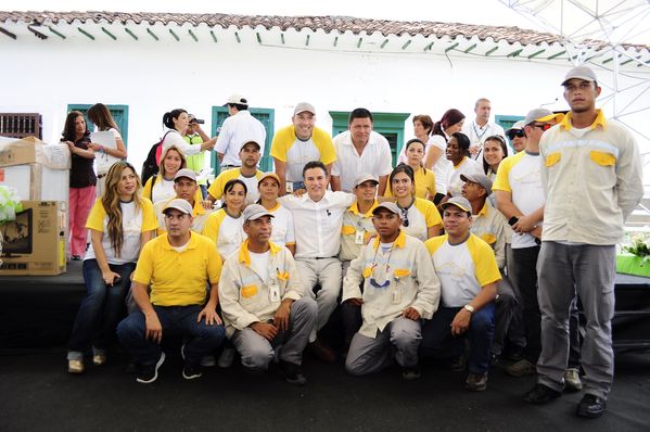 Inauguración del Gas Natural en el Occidente Antioqueño
Inauguración del Gas Natural en el Occidente Antioqueño
Fecha: Julio 9  de 2013. Lugar: Santa Fe de Antioquia
Para descargar esta fotografía en alta resolución, haga clic sobre la imagen hasta que la misma se despliegue en la pantalla completa; luego dé clic derecho y elija la opción "guardar imagen como". 
En caso de publicación por cualquier medio, solicitamos acompañarla del crédito: "Cortesía EPM".
Palabras clave: Inauguración Gas Natural Occidente Antioqueño