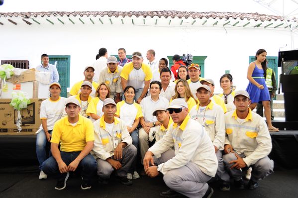 Inauguración del Gas Natural en el Occidente Antioqueño
Inauguración del Gas Natural en el Occidente Antioqueño
Fecha: Julio 9  de 2013. Lugar: Santa Fe de Antioquia
Para descargar esta fotografía en alta resolución, haga clic sobre la imagen hasta que la misma se despliegue en la pantalla completa; luego dé clic derecho y elija la opción "guardar imagen como". 
En caso de publicación por cualquier medio, solicitamos acompañarla del crédito: "Cortesía EPM".
Palabras clave: Inauguración Gas Natural Occidente Antioqueño
