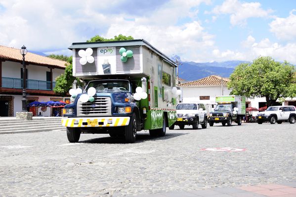 Inauguración del Gas Natural en el Occidente Antioqueño
Inauguración del Gas Natural en el Occidente Antioqueño
Fecha: Julio 9  de 2013. Lugar: Santa Fe de Antioquia
Para descargar esta fotografía en alta resolución, haga clic sobre la imagen hasta que la misma se despliegue en la pantalla completa; luego dé clic derecho y elija la opción "guardar imagen como". 
En caso de publicación por cualquier medio, solicitamos acompañarla del crédito: "Cortesía EPM".
Palabras clave: Inauguración Gas Natural Occidente Antioqueño