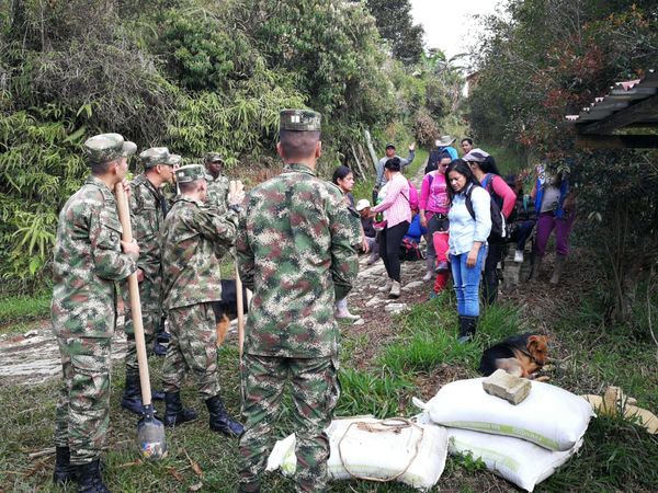 Sembratón convenio EPM-PNUD
Sembratón convenio EPM-PNUD
Fecha: Junio 10 de 2019. 
Para descargar esta fotografía en alta resolución, haga clic sobre la imagen hasta que la misma se despliegue en la pantalla completa; luego dé clic derecho y elija la opción "guardar imagen como". 
En caso de publicación por cualquier medio, solicitamos acompañarla del crédito: "Foto EPM"
Palabras clave: Sembratón convenio EPM-PNUD