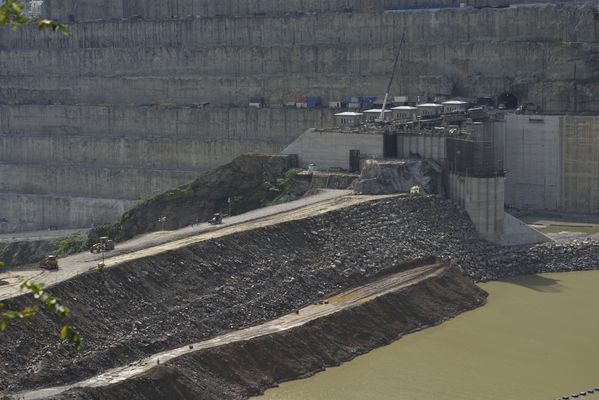 Presa cota 415 msnm
Presa cota 415 msnm
Fecha: Junio 18 2018.
Para descargar esta fotografía en alta resolución, haga clic sobre la imagen hasta que la misma se despliegue en la pantalla completa; luego dé clic derecho y elija la opción "guardar imagen como". 
En caso de publicación por cualquier medio, solicitamos acompañarla del crédito: "Foto EPM"
Palabras clave: Presa cota 415 msnm