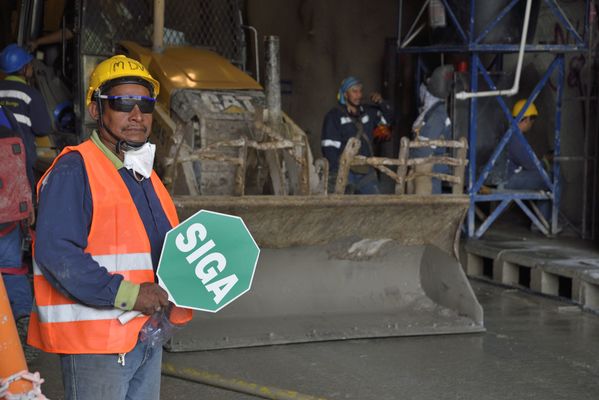 Trabajadores obra
Trabajadores en obra
Fecha: Junio 18 2018.
Para descargar esta fotografía en alta resolución, haga clic sobre la imagen hasta que la misma se despliegue en la pantalla completa; luego dé clic derecho y elija la opción "guardar imagen como". 
En caso de publicación por cualquier medio, solicitamos acompañarla del crédito: "Foto EPM"
Palabras clave: Trabajadores obra