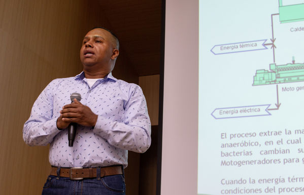 Innóvate EPM 2019
Innóvate EPM 2019
Fecha: Junio 19 de 2019. 
Para descargar esta fotografía en alta resolución, haga clic sobre la imagen hasta que la misma se despliegue en la pantalla completa; luego dé clic derecho y elija la opción "guardar imagen como". 
En caso de publicación por cualquier medio, solicitamos acompañarla del crédito: "Foto EPM"
Palabras clave: Innóvate EPM 2019