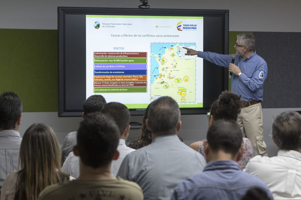 Semana Ambiental 2017
Semana Ambiental 2017
Fecha: Junio 22 de 2017
Para descargar esta fotografía en alta resolución, haga clic sobre la imagen hasta que la misma se despliegue en la pantalla completa; luego dé clic derecho y elija la opción "guardar imagen como". 
En caso de publicación por cualquier medio, solicitamos acompañarla del crédito: "Foto EPM"
Palabras clave: Semana Ambiental 2017
