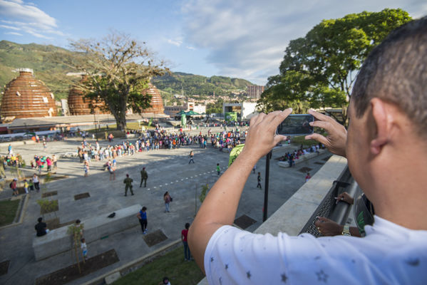 UVA Aguas Claras
UVA Aguas Claras
Fecha: Junio 21 de 2016
Para descargar esta fotografía en alta resolución, haga clic sobre la imagen hasta que la misma se despliegue en la pantalla completa; luego dé clic derecho y elija la opción "guardar imagen como". 
En caso de publicación por cualquier medio, solicitamos acompañarla del crédito: "Foto EPM"
Palabras clave: UVA Aguas Claras