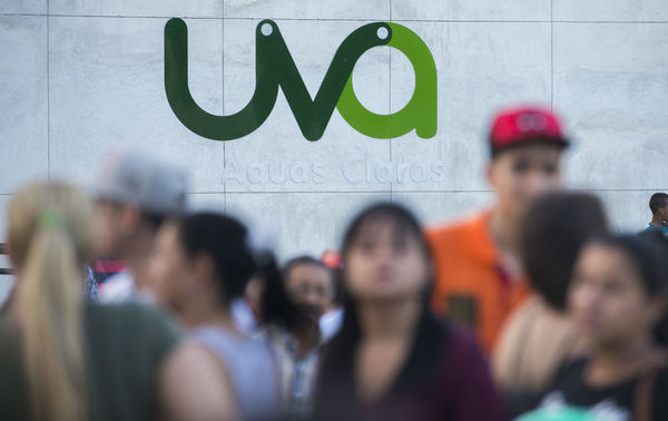 UVA Aguas Claras
UVA Aguas Claras
Fecha: Junio 21 de 2016
Para descargar esta fotografía en alta resolución, haga clic sobre la imagen hasta que la misma se despliegue en la pantalla completa; luego dé clic derecho y elija la opción "guardar imagen como". 
En caso de publicación por cualquier medio, solicitamos acompañarla del crédito: "Foto EPM"
Palabras clave: UVA Aguas Claras