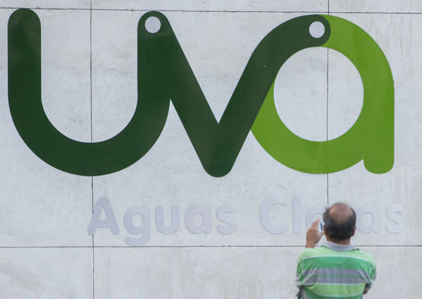 UVA Aguas Claras
UVA Aguas Claras
Fecha: Junio 21 de 2016
Para descargar esta fotografía en alta resolución, haga clic sobre la imagen hasta que la misma se despliegue en la pantalla completa; luego dé clic derecho y elija la opción "guardar imagen como". 
En caso de publicación por cualquier medio, solicitamos acompañarla del crédito: "Foto EPM"

Palabras clave: UVA Aguas Claras