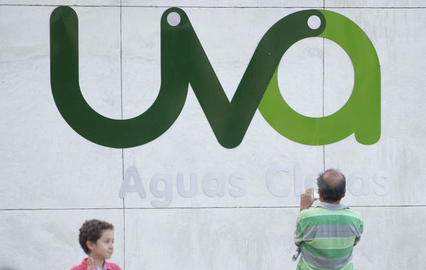 UVA Aguas Claras
UVA Aguas Claras
Fecha: Junio 21 de 2016
Para descargar esta fotografía en alta resolución, haga clic sobre la imagen hasta que la misma se despliegue en la pantalla completa; luego dé clic derecho y elija la opción "guardar imagen como". 
En caso de publicación por cualquier medio, solicitamos acompañarla del crédito: "Foto EPM"
Palabras clave: UVA Aguas Claras