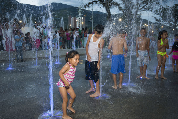 UVA Aguas Claras
UVA Aguas Claras
Fecha: Junio 21 de 2016
Para descargar esta fotografía en alta resolución, haga clic sobre la imagen hasta que la misma se despliegue en la pantalla completa; luego dé clic derecho y elija la opción "guardar imagen como". 
En caso de publicación por cualquier medio, solicitamos acompañarla del crédito: "Foto EPM"
Palabras clave: UVA Aguas Claras