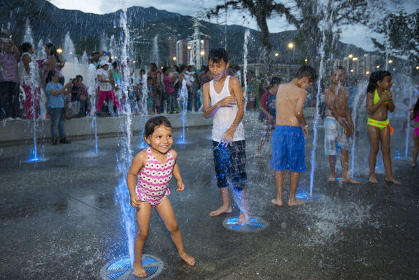 UVA Aguas Claras
UVA Aguas Claras
Fecha: Junio 21 de 2016
Para descargar esta fotografía en alta resolución, haga clic sobre la imagen hasta que la misma se despliegue en la pantalla completa; luego dé clic derecho y elija la opción "guardar imagen como". 
En caso de publicación por cualquier medio, solicitamos acompañarla del crédito: "Foto EPM"
Palabras clave: UVA Aguas Claras