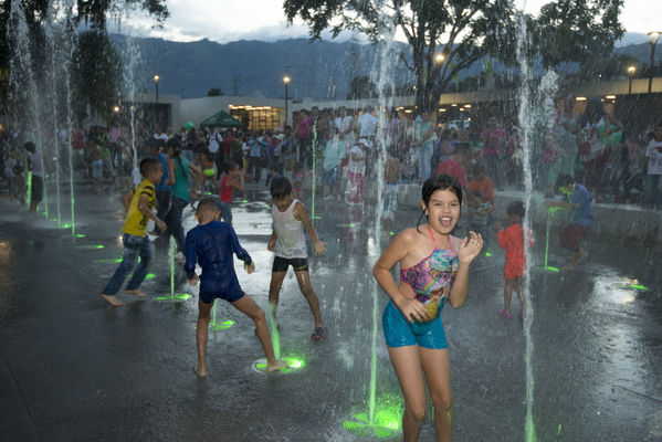 UVA Aguas Claras
UVA Aguas Claras
Fecha: Junio 21 de 2016
Para descargar esta fotografía en alta resolución, haga clic sobre la imagen hasta que la misma se despliegue en la pantalla completa; luego dé clic derecho y elija la opción "guardar imagen como". 
En caso de publicación por cualquier medio, solicitamos acompañarla del crédito: "Foto EPM"
Palabras clave: UVA Aguas Claras