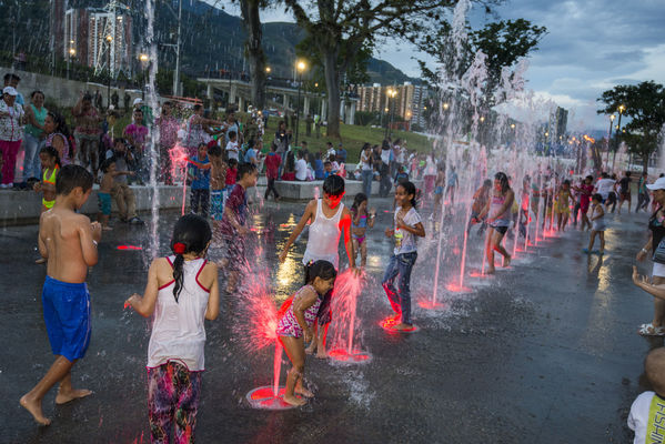 UVA Aguas Claras
UVA Aguas Claras
Fecha: Junio 21 de 2016
Para descargar esta fotografía en alta resolución, haga clic sobre la imagen hasta que la misma se despliegue en la pantalla completa; luego dé clic derecho y elija la opción "guardar imagen como". 
En caso de publicación por cualquier medio, solicitamos acompañarla del crédito: "Foto EPM"
Palabras clave: UVA Aguas Claras