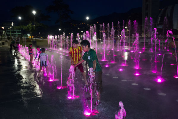 UVA Aguas Claras
UVA Aguas Claras
Fecha: Junio 21 de 2016
Para descargar esta fotografía en alta resolución, haga clic sobre la imagen hasta que la misma se despliegue en la pantalla completa; luego dé clic derecho y elija la opción "guardar imagen como". 
En caso de publicación por cualquier medio, solicitamos acompañarla del crédito: "Foto EPM"
Palabras clave: UVA Aguas Claras