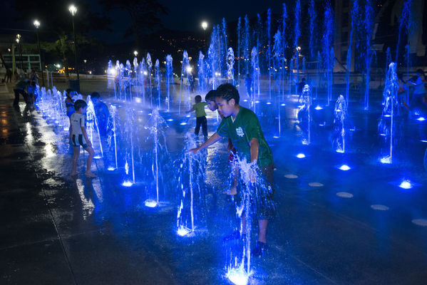 UVA Aguas Claras
UVA Aguas Claras
Fecha: Junio 21 de 2016
Para descargar esta fotografía en alta resolución, haga clic sobre la imagen hasta que la misma se despliegue en la pantalla completa; luego dé clic derecho y elija la opción "guardar imagen como". 
En caso de publicación por cualquier medio, solicitamos acompañarla del crédito: "Foto EPM"
Palabras clave: UVA Aguas Claras