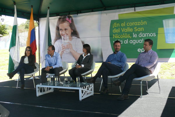 Inauguración Planta de Potabilización del Proyecto Valle San Nicolás
Inauguración Planta de Potabilización del Proyecto Valle San Nicolás
Fecha: Junio 22 de 2016
Para descargar esta fotografía en alta resolución, haga clic sobre la imagen hasta que la misma se despliegue en la pantalla completa; luego dé clic derecho y elija la opción "guardar imagen como". 
En caso de publicación por cualquier medio, solicitamos acompañarla del crédito: "Foto EPM"
Palabras clave: Inauguración Planta Potabilización Proyecto Valle San Nicolás