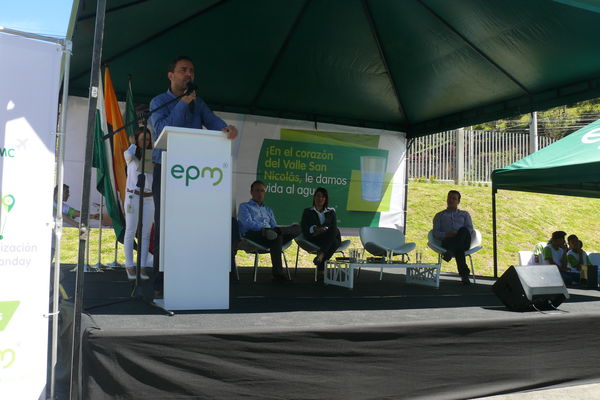 Inauguración Planta de Potabilización del Proyecto Valle San Nicolás
Inauguración Planta de Potabilización del Proyecto Valle San Nicolás
Fecha: Junio 22 de 2016
Para descargar esta fotografía en alta resolución, haga clic sobre la imagen hasta que la misma se despliegue en la pantalla completa; luego dé clic derecho y elija la opción "guardar imagen como". 
En caso de publicación por cualquier medio, solicitamos acompañarla del crédito: "Foto EPM"
Palabras clave: Inauguración Planta Potabilización Proyecto Valle San Nicolás