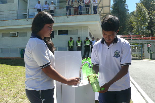 Inauguración Planta de Potabilización del Proyecto Valle San Nicolás
Inauguración Planta de Potabilización del Proyecto Valle San Nicolás
Fecha: Junio 22 de 2016
Para descargar esta fotografía en alta resolución, haga clic sobre la imagen hasta que la misma se despliegue en la pantalla completa; luego dé clic derecho y elija la opción "guardar imagen como". 
En caso de publicación por cualquier medio, solicitamos acompañarla del crédito: "Foto EPM"
Palabras clave: Inauguración Planta Potabilización Proyecto Valle San Nicolás