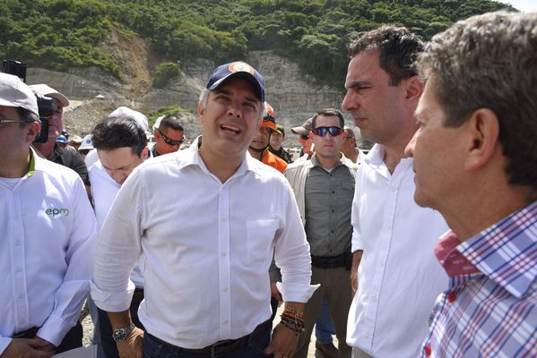 Recorrido obras proyecto hidroeléctrico Ituango Presidente Electo Colombia Iván Duque
Recorrido obras proyecto hidroeléctrico Ituango Presidente Electo Colombia Iván Duque. 
Palabras clave: Recorrido obras proyecto hidroeléctrico Ituango Presidente Electo Colombia Iván Duque