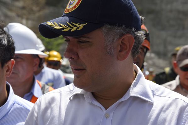 Recorrido obras proyecto hidroeléctrico Ituango Presidente Electo Colombia Iván Duque
Recorrido obras proyecto hidroeléctrico Ituango del Presidente Electo de Colombia, Iván Duque.
Fecha: Junio 25 de 2017. 
Para descargar esta fotografía en alta resolución, haga clic sobre la imagen hasta que la misma se despliegue en la pantalla completa; luego dé clic derecho y elija la opción "guardar imagen como". 
En caso de publicación por cualquier medio, solicitamos acompañarla del crédito: "Foto EPM"
Palabras clave: Recorrido obras proyecto hidroeléctrico Ituango Presidente Electo Colombia Iván Duque